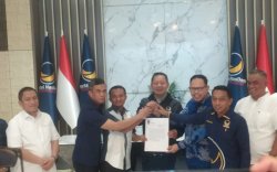 Rusdi Masse Serahkan Langsung Rekomendasi Andi Asman-Akmal Pasluddin di Pilkada Bone