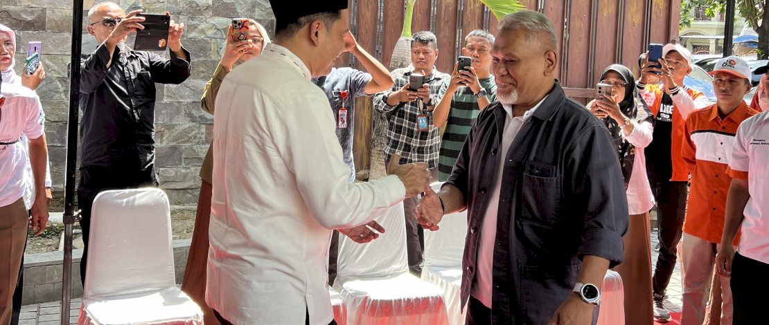 Ketua PKS Sulsel hadir di kediaman Hengky Yasin untuk menyerahkan Rekomendasi dari PKS.