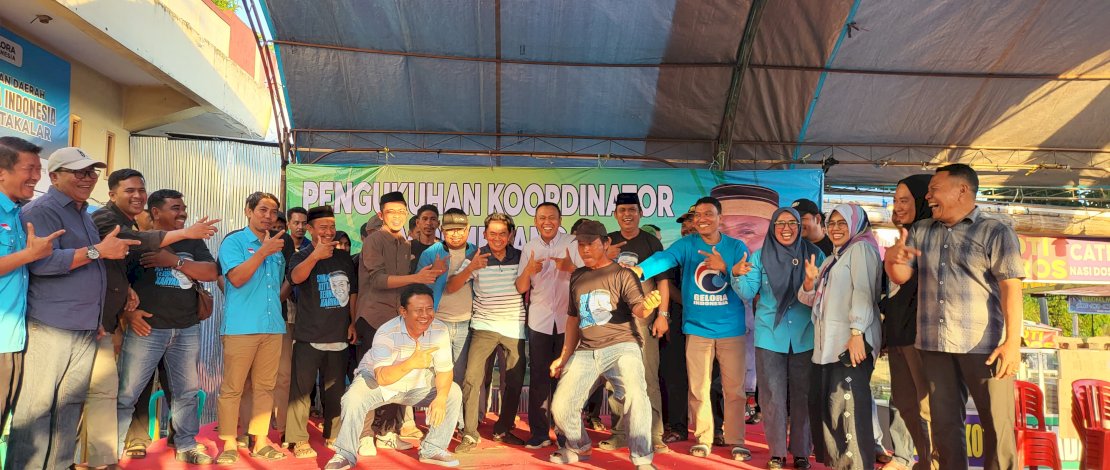 Syamsari Kitta Kukuhkan Tim Pemenangan: Ajak Hadapi Pilkada dengan Semangat Riang Gembira Syamsari Kitta Kukuhkan Tim Pemenangan: Ajak Hadapi Pilkada dengan Semangat Riang Gembira