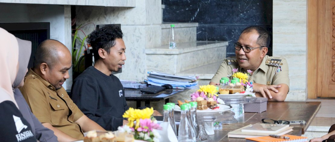 Abu bersama Tim Produksi Uang Panai 2 audiens dengan Wali Kota Makassar Moh Ramdhan Pomanto, di Amirullah, Senin, 5Agustus 2024.