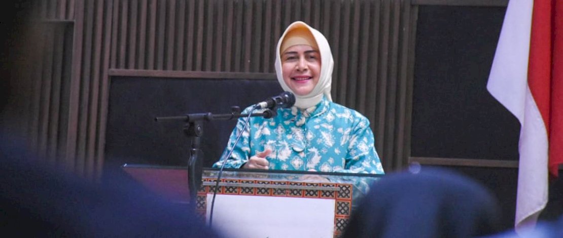 Ketua TP PKK Kota Makassar, Indira Yusuf Ismail, hadir sebagai narasumber dalam sosialisasi Peraturan Daerah Kota Makassar Nomor 5 Tahun 2019 tentang Pengarusutamaan Gender (PUG) dalam pembangunan, di Travellers Hotel Phinisi, Senin, 5 Agustus 2024.