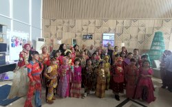 Perkenalkan Wastra Sulsel Sejak Dini, Pelajar Ikuti Fashion Show di UMKM Fiesta 2024