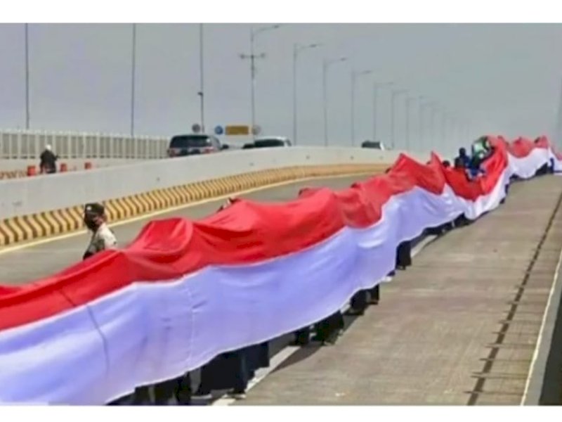 Kirab dan Pengibaran Bendera Merah Putih Sepanjang 79 Meter Meriahkan HUT RI di Luwu Utara