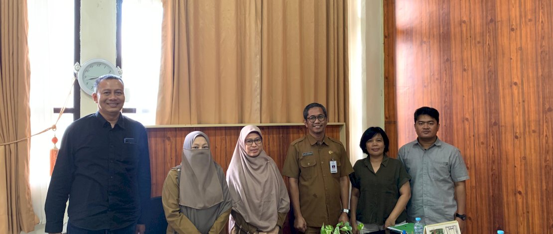 Bappelitbangda Sulsel menerima audiensi Regional Manager Sulsel, Indarwati Aminuddin dan Tim Program USAID Selaras (Sustainable Municipal Solid Waste Management and Partnership), Senin, 5 Agustus 2024. 