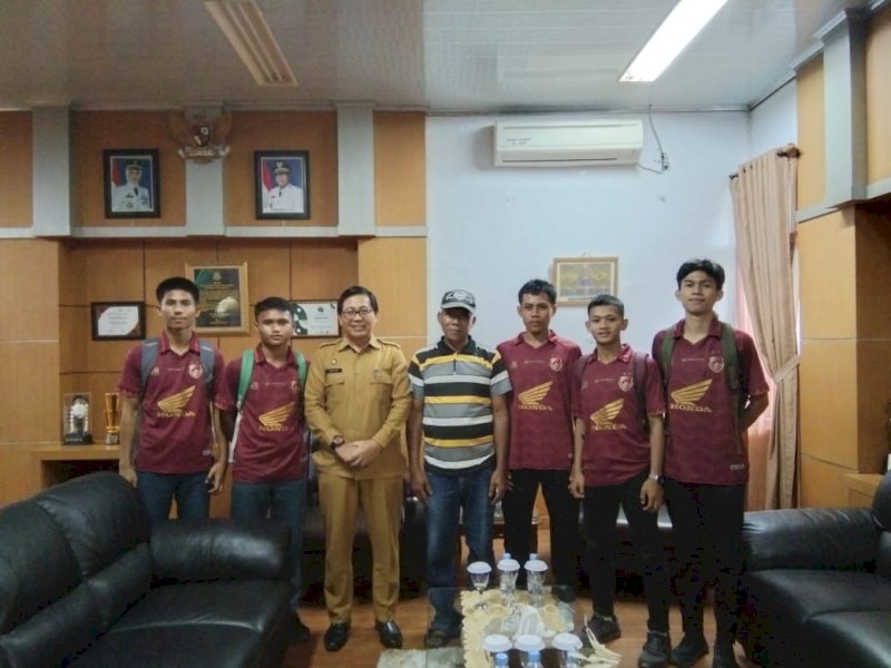 Ikut Seleksi Final Akademi PSM Makassar, 7 Pesepak Bola Muda Luwu Utara Temui Suaib Mansur