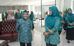 Terkesima dengan Produk UP2K Makassar, Ninuk Triyanti Zudan Borong Produk Hasil Kerajinan