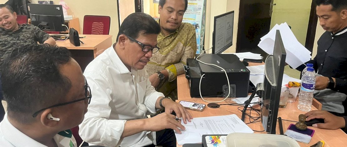 Ketua PKB Sulsel Azhar Arsyad saat membat laporan terhadap Eks Sekjen PKB Lukman Edi di Polda Sulsel. (IST) Ketua PKB Sulsel Azhar Arsyad saat membat laporan terhadap Eks Sekjen PKB Lukman Edi di Polda Sulsel. (IST)