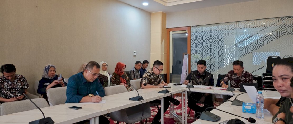 DPMPTSP Provinsi Sulsel memaparkan capaian realisasi investasi pada Triwulan II dan akumulasi Semester I Tahun 2024 Provinsi Sulsel dalam Coffee Morning yang diinisiasi oleh Dinas Komunikasi, Informatika, Statistik, dan Persandian Sulsel, Kamis, 8 Agustus 2024.
