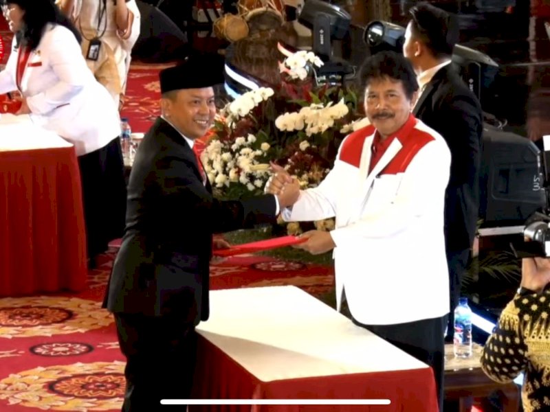 Bupati Basli Ali Terima Duplikat Bendera Pusaka Merah Putih, Akan Berkibar di HUT Kemerdekaan RI
