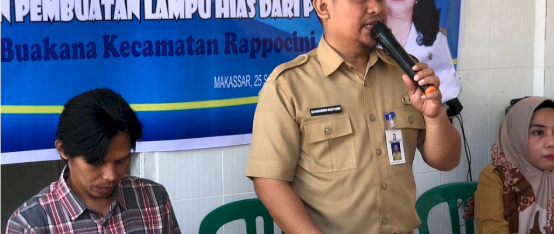 Disnaker Makassar Adakan Pelatihan Pembuatan Lampu Hias dari Pipa PVC untuk Warga Buakana