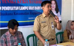 Disnaker Makassar Adakan Pelatihan Pembuatan Lampu Hias dari Pipa PVC untuk Warga Buakana