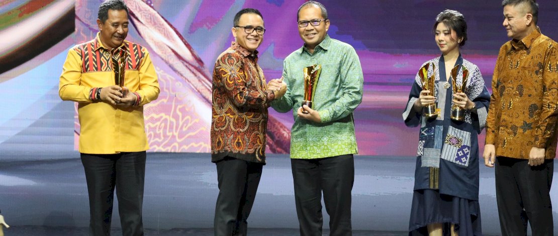 Makassar Low Carbon City Bawa Danny Pomanto Raih Pemimpin Daerah Award 2024