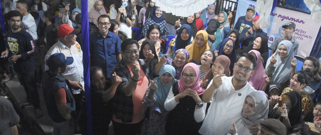 Pasangan bakal calon Wali Kota dan Wakil Wali Kota Makassar, Andi Seto Asapa dan Rezki Mulfiati Lutfi (Seto-Rezki), menyapa ribuan warga di Kelurahan Bara-baraya Utara, Kecamatan Makassar. Pasangan bakal calon Wali Kota dan Wakil Wali Kota Makassar, Andi Seto Asapa dan Rezki Mulfiati Lutfi (Seto-Rezki), menyapa ribuan warga di Kelurahan Bara-baraya Utara, Kecamatan Makassar.