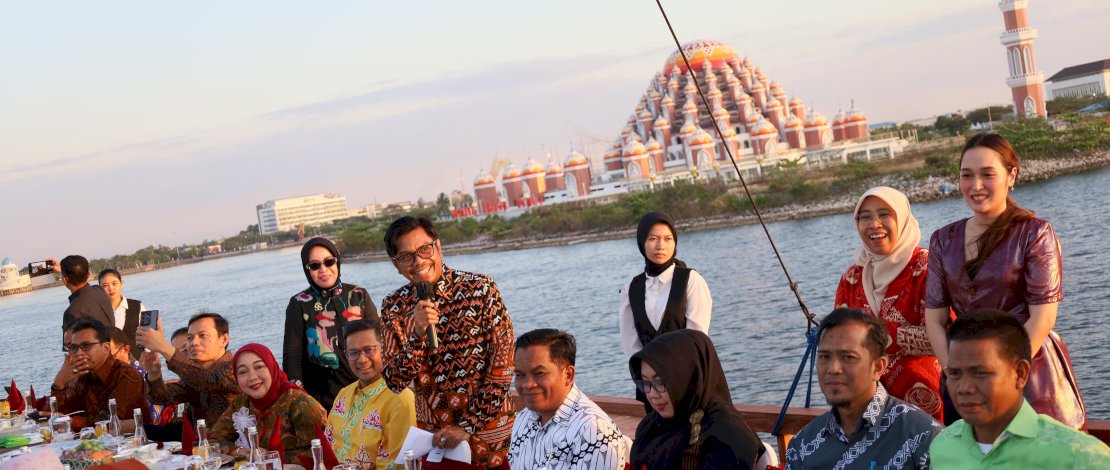 PJ Sekda Makassar Sambut Peserta KIM Fest 2024 dengan Sailing dan Dinner di Atas Phinisi
