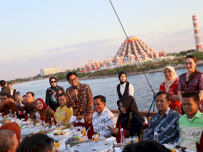 PJ Sekda Makassar Sambut Peserta KIM Fest 2024 dengan Sailing dan Dinner di Atas Phinisi