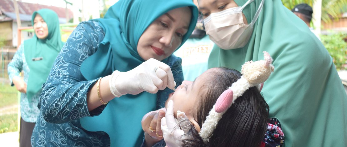 TP PKK Bersama Dinas Kesehatan Kepulauan menggelar sweeping terhadap anak dan balita yang belum mendapatkan imunisasi polio, dilaksanakan di Posyandu, Sekolah, Taman Bermain, dan dari rumah ke rumah, Jumat, 8 Agustus 2024. TP PKK Bersama Dinas Kesehatan Kepulauan menggelar sweeping terhadap anak dan balita yang belum mendapatkan imunisasi polio, dilaksanakan di Posyandu, Sekolah, Taman Bermain, dan dari rumah ke rumah, Jumat, 8 Agustus 2024.