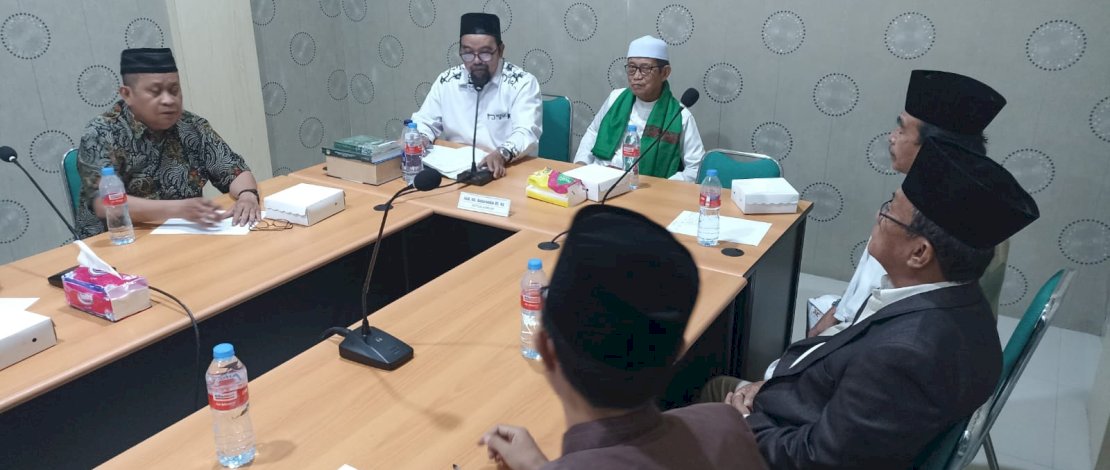 Majelis Ulama Indonesia (MUI) Kota Makassar menyatakan penolakan terhadap pasal penyediaan alat kontrasepsi bagi anak usia sekolah dan remaja. Pasal tersebut dinilai dapat melegalkan perzinahan.