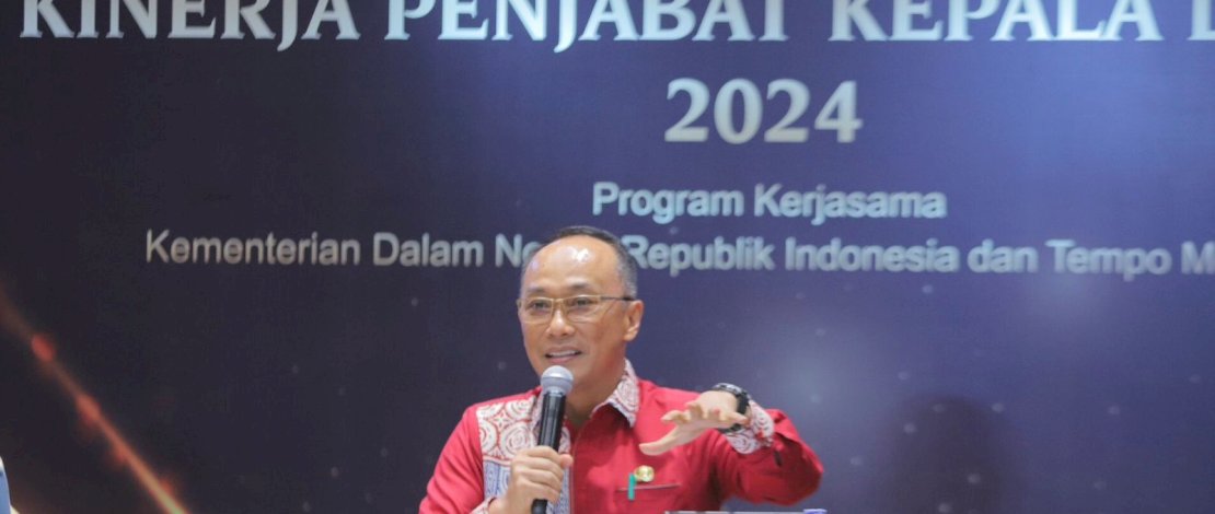 Prof Dr Zudan Arif Fakrulloh memaparkan capaian hasil kinerjanya sebagai Penjabat (Pj) Gubernur sejak menjadi Pj Gubernur Sulawesi Barat (Sulbar) Periode 2023-2024 hingga saat ini sebagai Penjabat Gubernur Sulsel, di hadapan para juri Apresiasi Kinerja Penjabat Kepala Daerah yang diselenggarakan oleh Kementerian Dalam Negeri, di Hotel Borobudur, Jumat, 9 Agustus 2024. 