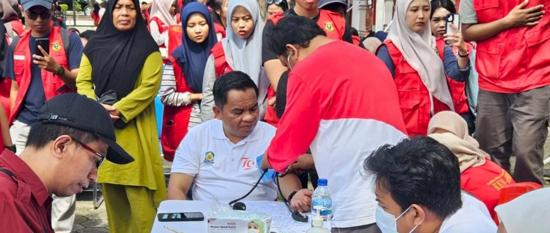 Dalam rangka memeriahkan Hari Ulang Tahun (HUT) Kemerdekaan RI ke-79, RSUD Lanto Daeng Pasewang bekerja sama dengan Universitas Hasanuddin (Unhas) menggelar aksi donor darah pada acara Jalan Santai dan Car Free Day. Dalam rangka memeriahkan Hari Ulang Tahun (HUT) Kemerdekaan RI ke-79, RSUD Lanto Daeng Pasewang bekerja sama dengan Universitas Hasanuddin (Unhas) menggelar aksi donor darah pada acara Jalan Santai dan Car Free Day.