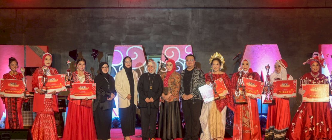 Ketua TP PKK Kota Makassar, Indira Yusuf Ismail, secara resmi menutup rangkaian kegiatan UMKM Fiesta 2024 yang berlangsung di Anjungan City of Makassar, Minggu, 11 Agustus 2024.