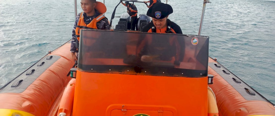Tim SAR gabungan melakukan pencarian nelayan yang mengalami kerusakan mesin di Perairan Selayar. (IST)