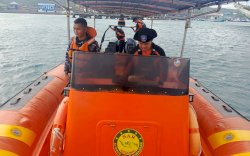 Alami Masalah Mesin, Basarnas Evakuasi Nelayan di Perairan Selayar