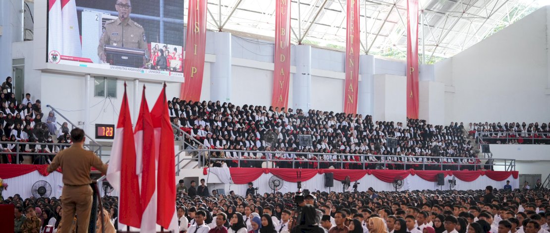 Upacara Pengenalan Kehidupan Kampus Bagi Mahasiswa Baru (PKKMB) Program Sarjana dan Vokasi Unhas Tahun Akademik 2024-2025 digelar dengan semangat dan antusias tinggi di JK Arenatorium (GOR) Unhas.