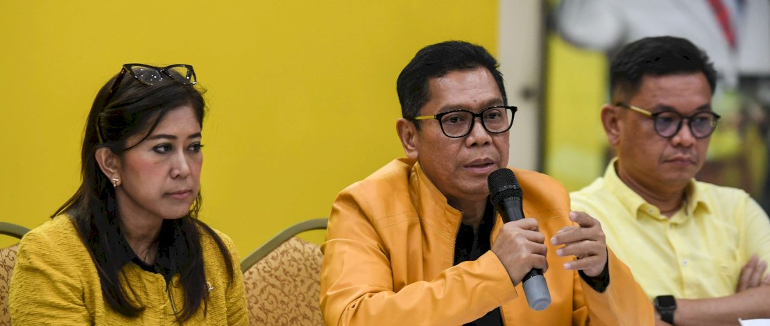 Waketum Golkar Ahmad Doli Kurnia dan Meutya Hafid, saat memberikan keterangan pers, Senin, 12 Agustus 2024.