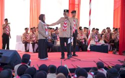 Pimpin Upacara Hari Besar Pramuka, Pj Gubernur Sulsel Prof Zudan Serahkan Penghargaan untuk Tokoh yang Berjasa