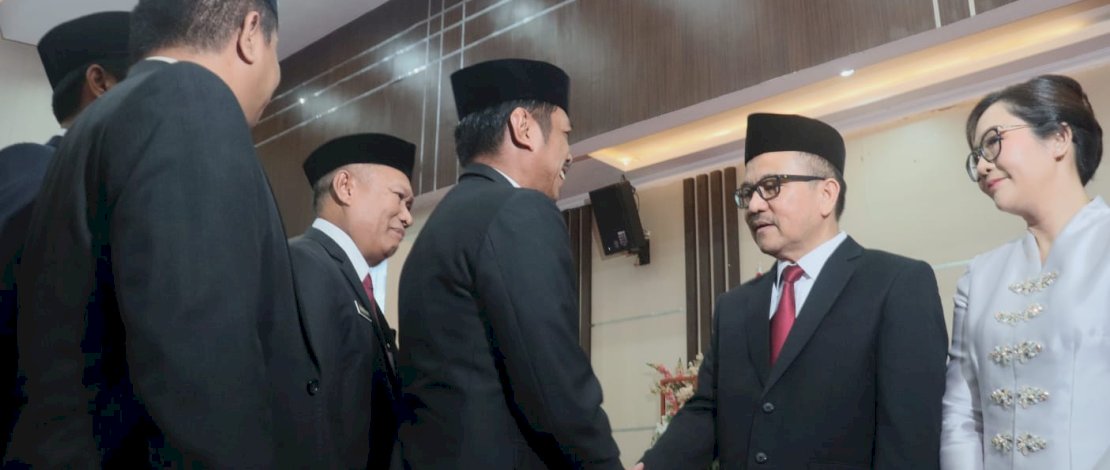 Penjabat Sekda Makassar, Firman Hamid Pagarra, menghadiri Pelantikan dan Pengambilan Sumpah Janji Jabatan Sekretaris Daerah (Sekda) Provinsi Sulawesi Selatan (Sulsel), yang dilaksanakan di Ruang Pola Kantor Gubernur, Rabu, 14 Agustus 2024. Penjabat Sekda Makassar, Firman Hamid Pagarra, menghadiri Pelantikan dan Pengambilan Sumpah Janji Jabatan Sekretaris Daerah (Sekda) Provinsi Sulawesi Selatan (Sulsel), yang dilaksanakan di Ruang Pola Kantor Gubernur, Rabu, 14 Agustus 2024.
