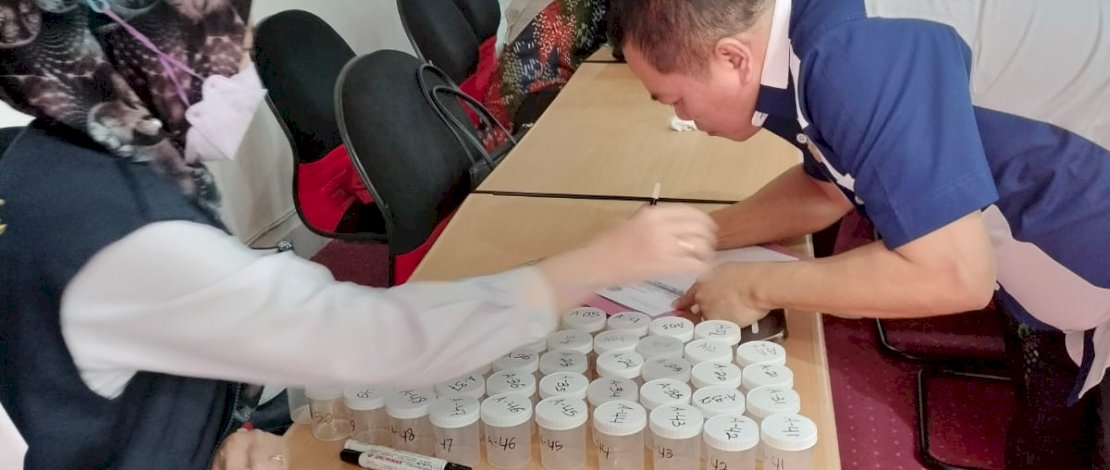 Fakultas Hukum Unhas Makassar melakukan tes urine terhadap mahasiswa baru. (IST)