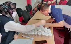 Gandeng BNNP Sulsel, Mahasiswa Baru Fakultas Hukum Unhas Jalani Tes Urine