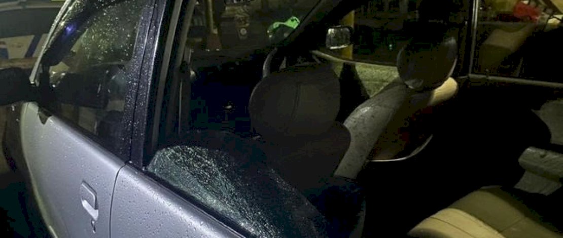 Kaca mobil milik Ketua PBB Mamuju Muh Nur pecah usai dirusak oleh oknum ASN Pemprov Sulbar. (IST)