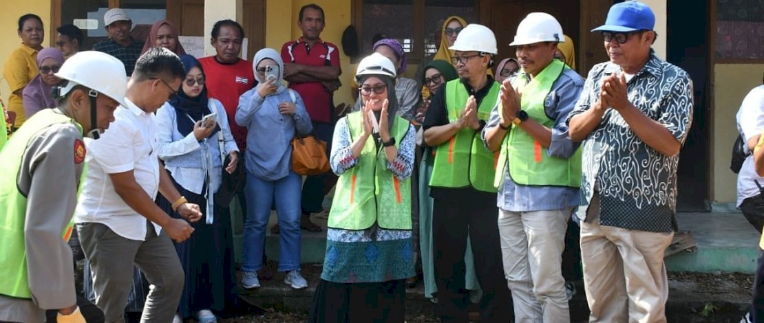 Bupati Luwu Utara, Indah Putri Indriani, melakukan peletakan batu pertama pembangunan DAK fisik tahun 2024 yang dipusatkan di UPT SMP Negeri 5 Satap Baebunta, baru-baru ini.