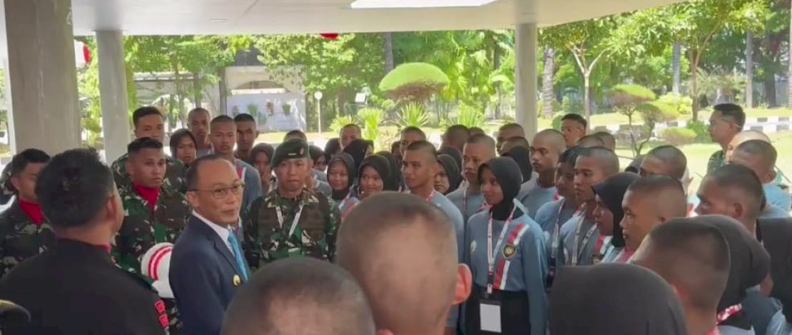 Penjabat Gubernur Sulsel, Prof Zudan Arif Fakrulloh, mengizinkan Paskibraka yang bertugas pada saat upacara peringatan HUT Kemerdekaan RI, tetap berhijab. Penjabat Gubernur Sulsel, Prof Zudan Arif Fakrulloh, mengizinkan Paskibraka yang bertugas pada saat upacara peringatan HUT Kemerdekaan RI, tetap berhijab.