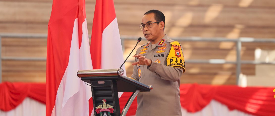 Kapolda Sulsel Irjen Pol Andi Rian R Djajadi saat memberikan kuliah umum di depan mahasiswa baru Unhas. (IST) Kapolda Sulsel Irjen Pol Andi Rian R Djajadi saat memberikan kuliah umum di depan mahasiswa baru Unhas. (IST)