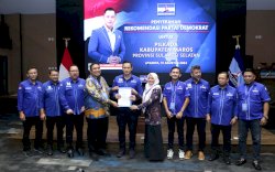 Partai Demokrat Serahkan Dukungan B1KWK ke Chaidir - Suhartina