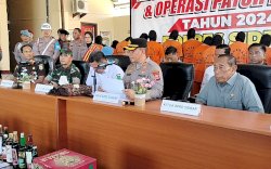 Polres Sidrap Amankan 8 Orang Prostitusi Online, Mucikari Tawarkan Jasa "Open BO" Rp. 1,3 Juta