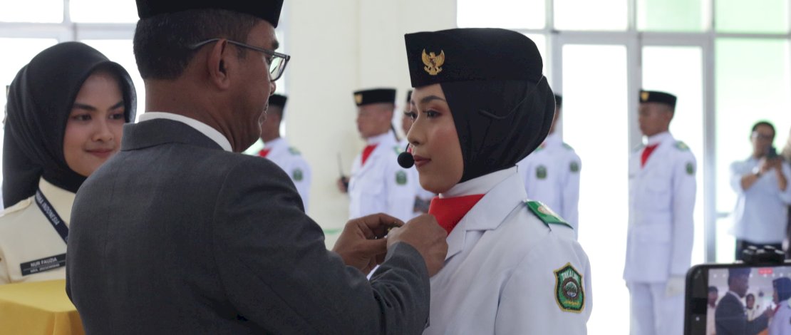 Penjabat Bupati Takalar, Setiawan Aswad, resmi mengukuhkan 76 putra putri terbaik Kabupaten Takalar sebagai anggota Pasukan Pengibar Bendera Pusaka (Paskibraka) Tingkat Kabupaten Takalar Tahun 2024, di Gedung Islamic Center, Jum'at, 16 Agustus 2024. Penjabat Bupati Takalar, Setiawan Aswad, resmi mengukuhkan 76 putra putri terbaik Kabupaten Takalar sebagai anggota Pasukan Pengibar Bendera Pusaka (Paskibraka) Tingkat Kabupaten Takalar Tahun 2024, di Gedung Islamic Center, Jum'at, 16 Agustus 2024.