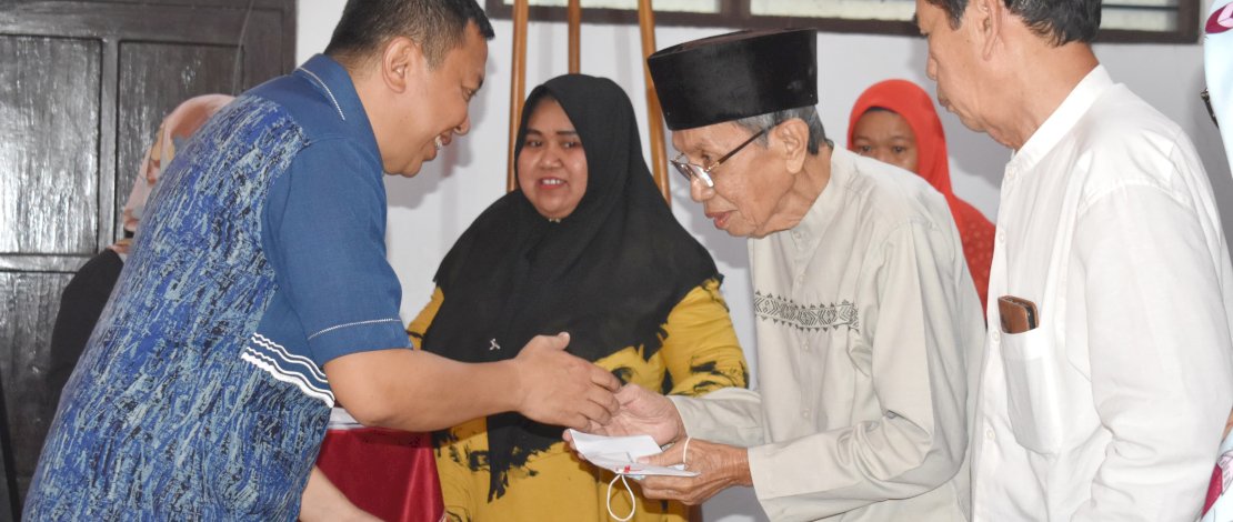 Jelang HUT Kemerdekaan ke-79 Republik Indonesia, Bupati Basli Ali bersama Wakil Bupati Saiful Arif dan Unsur Forkopimda Kabupaten Kepulauan Selayar bersilaturahmi dengan Legiun Veteran. Jelang HUT Kemerdekaan ke-79 Republik Indonesia, Bupati Basli Ali bersama Wakil Bupati Saiful Arif dan Unsur Forkopimda Kabupaten Kepulauan Selayar bersilaturahmi dengan Legiun Veteran.