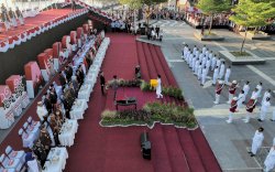 Prosesi Penurunan Bendera Merah Putih Berlangsung Khidmat, Pj Sekda Kota Makassar, Firman Pagarra Apresiasi Pasukan Paskibraka