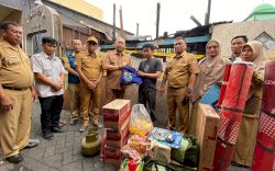 Gerak Cepat Plt Kadinsos Makassar dan Jajaran Serahkan Bantuan Bagi Korban Kebakaran