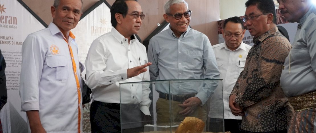 Rektor Unhas Prof Jamaluddin Jompa saat menghadiri Pameran Jalur Rempah Jalan Budaya. (IST) Rektor Unhas Prof Jamaluddin Jompa saat menghadiri Pameran Jalur Rempah Jalan Budaya. (IST)