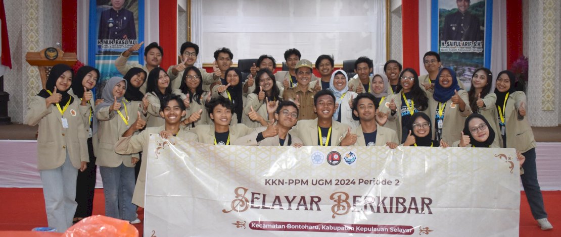Wakil Bupati Kepulauan Selayar secara resmi melepas para mahasiswa Kuliah Kerja Nyata Pembelajaran Pemberdayaan Masyarakat (KKN-PPM) Universitas Gajah Mada (UGM) kembali ke Kampus.
