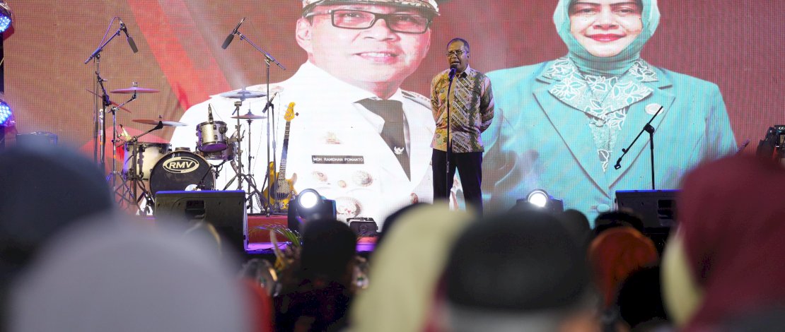 Wali Kota Makassar Moh Ramdhan Pomanto turut meramaikan Pesta Rakyat Kemerdekaan Republik Indonesia ke-79 tahun di Lapangan Bitowa Kecamatan Manggala, Senin (19/8/2024) malam
