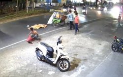 Pemulung Ditabrak Pemotor di Jalan Arief Rate, Polisi Kejar Pelaku