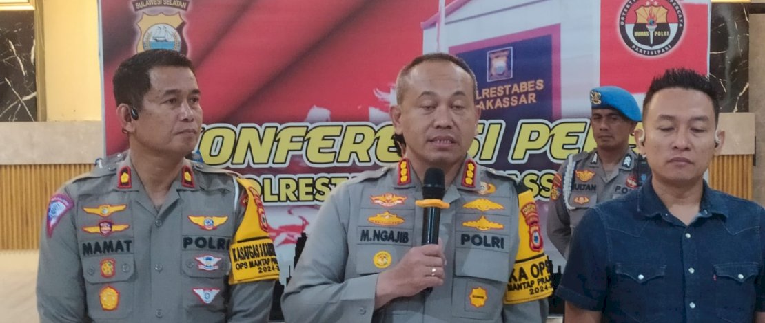 Kapolrestabes Makassar Kombes Mokhmad Ngajib (tengah) saat jumpa pers di Mapolrestabes Makassar. Kapolrestabes Makassar Kombes Mokhmad Ngajib (tengah) saat jumpa pers di Mapolrestabes Makassar.