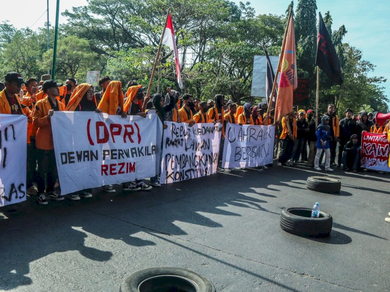 Ribuan Mahasiswa Makassar Demo Kawal Putusan MK dan Duduki Kantor DPRD Sulsel