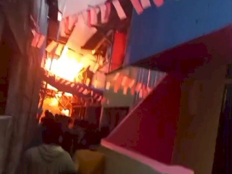 Kebakaran di Jalan Galangan Kapal, 4 Atap Rumah Hangus