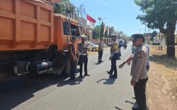 Kerap Ugal-ugalan, Polres Maros Edukasi Sopir Truk di Moncongloe